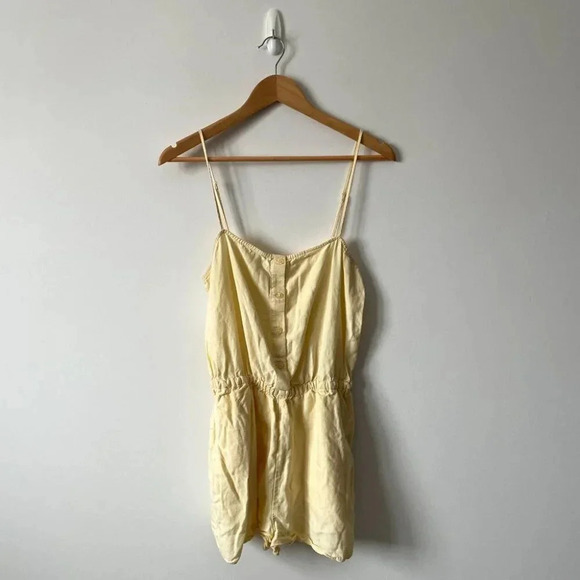 Aritzia Sunday  Best Linen Lyocell Blend Makenna Romper Pastel Yellow Sz Medium - Picture 2 of 7